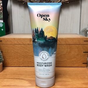 NWT Bath & Body Works 10 oz Moisturizing Body Wash in Open Sky